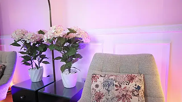 MilaCrave online show from 04.13.26