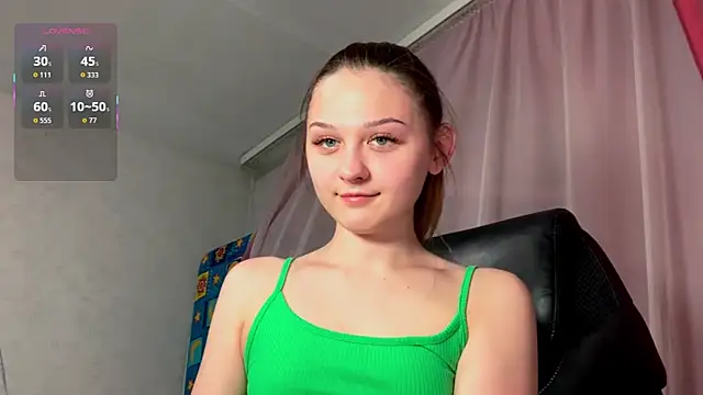 Snapshot of Smoke_mama chatting on 10.12.25 Smoke mama online show from 10.12.25