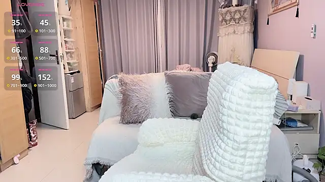 Snapshot of Y2Luvk chatting on 10.17.25 Y2Luvk online show from 10.17.25