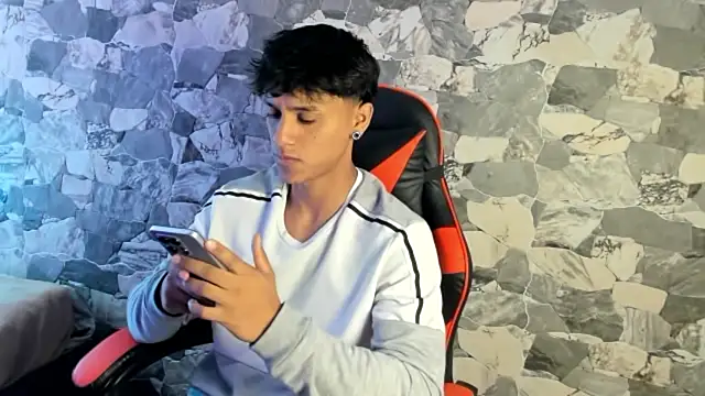 Snapshot of ZYZZ1312 chatting on 05.12.26 ZYZZ1312 online show from 05.12.26
