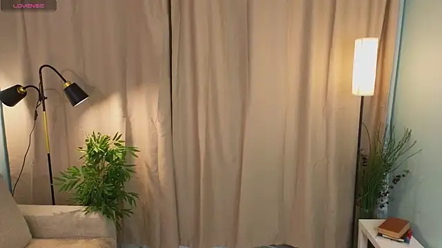Snapshot of lisabaus chatting on 09.22.25 lisabaus online show from 09.22.25