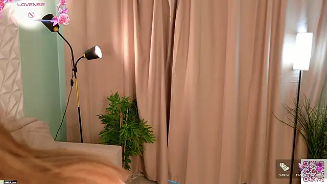 Snapshot of lisabaus chatting on 02.23.26 lisabaus online show from 02.23.26