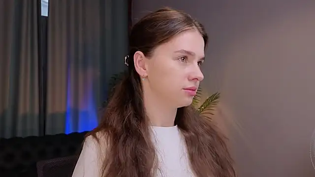 Olivia Farrell online show from 09.26.25