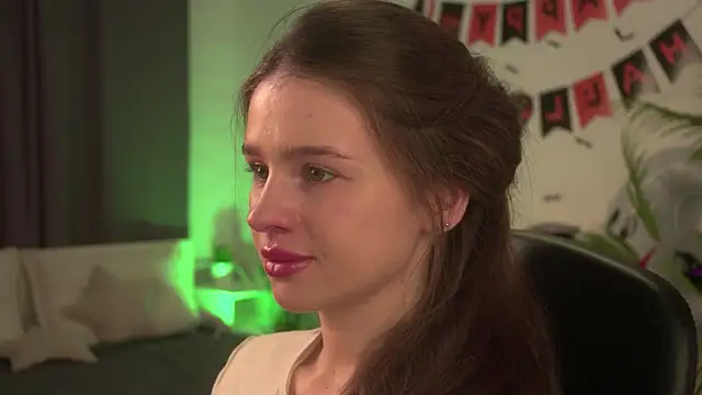 Olivia Farrell online show from 10.22.25