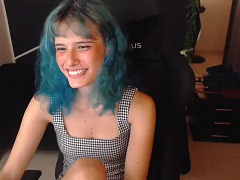 Snapshot of LITTLENAMI_ chatting on 11.01.25 LITTLENAMI online show from 11.01.25