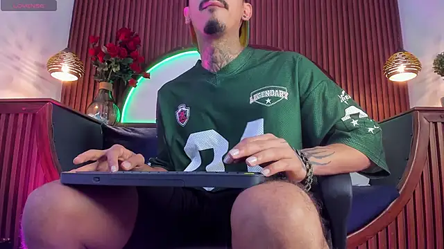 Donovan Desmond online show from 01.10.26