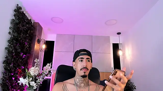 Donovan Desmond online show from 03.05.26