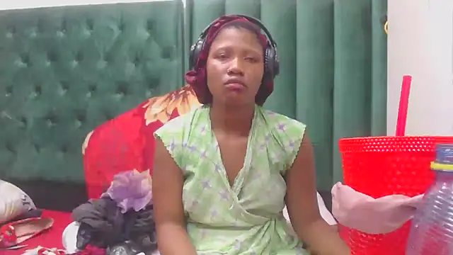 BUNNYCHOWX28 online show from 02.18.26