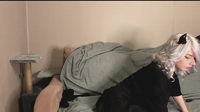 snowy lisa online show from 10.23.25