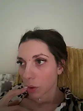 Snapshot of EllyLynn chatting on 03.04.26 EllyLynn online show from 03.04.26