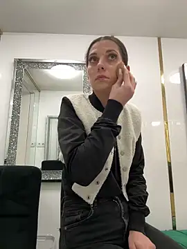 Snapshot of EllyLynn chatting on 03.05.26 EllyLynn online show from 03.05.26