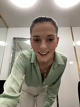 Snapshot of EllyLynn chatting on 04.04.26 EllyLynn online show from 04.04.26