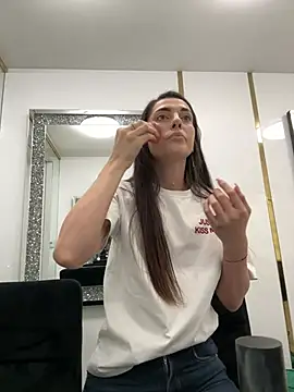 Snapshot of EllyLynn chatting on 04.13.26 EllyLynn online show from 04.13.26