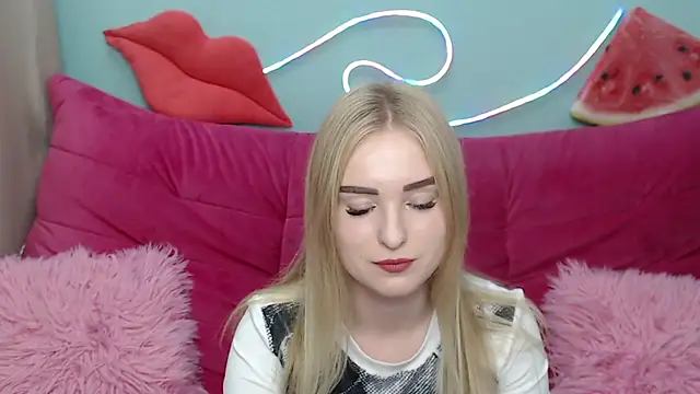 SofySofty online show from 11.18.25