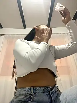 Sara-cooper2 online show from 11.11.25