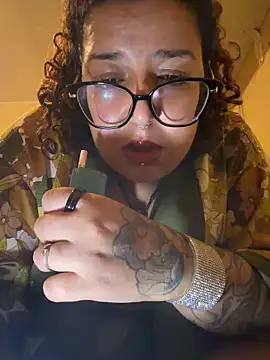 Snapshot of chiaretta_loveit chatting on 11.11.25 chiaretta loveit online show from 11.11.25