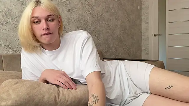 Snapshot of evelina228 chatting on 09.30.25 evelina228 online show from 09.30.25