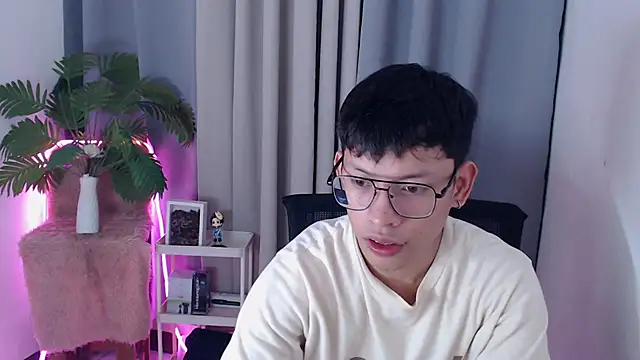 Snapshot of pinkcock_froi2305 chatting on 02.03.26 pinkcock froi2305 online show from 02.03.26