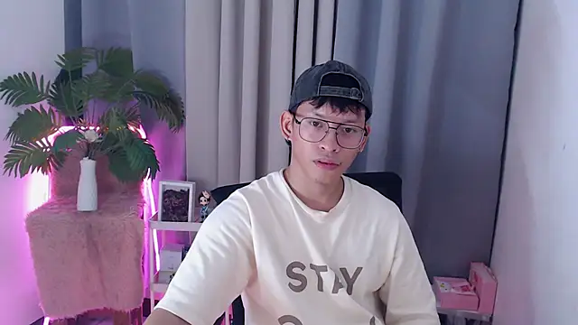 Snapshot of pinkcock_froi2305 chatting on 02.03.26 pinkcock froi2305 online show from 02.03.26