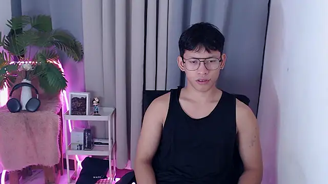 Snapshot of pinkcock_froi2305 chatting on 02.05.26 pinkcock froi2305 online show from 02.05.26