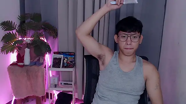 Snapshot of pinkcock_froi2305 chatting on 02.08.26 pinkcock froi2305 online show from 02.08.26