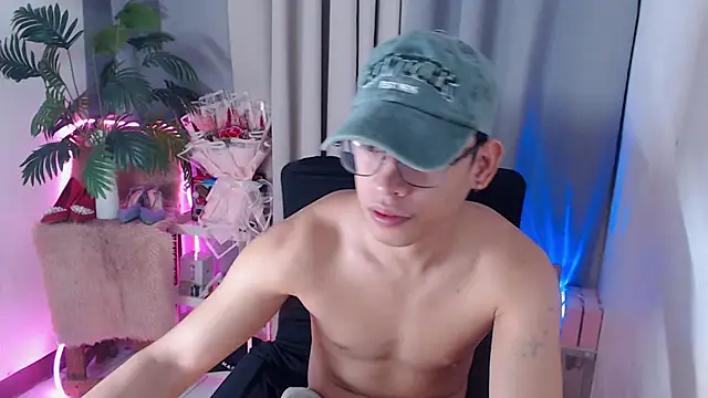 Snapshot of pinkcock_froi2305 chatting on 02.21.26 pinkcock froi2305 online show from 02.21.26