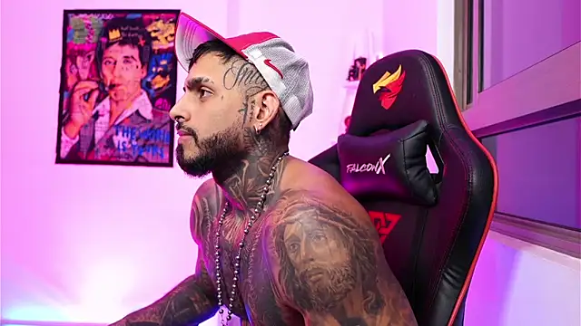 logan hugh8 online show from 10.18.25