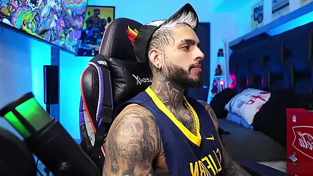 logan hugh8 online show from 02.17.26