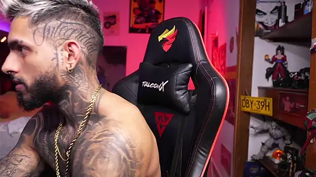 logan hugh8 online show from 04.08.26