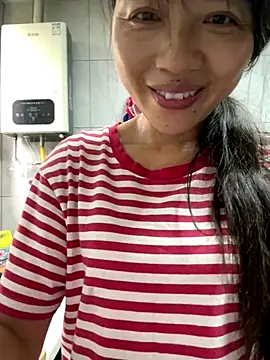 Snapshot of coco-o chatting on 10.08.25 coco-o online show from 10.08.25