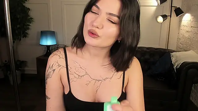 Dark Moni online show from 10.14.25