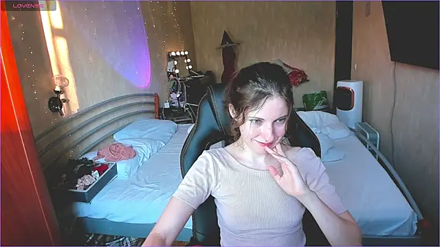 Agata in Wonderland online show from 09.16.25