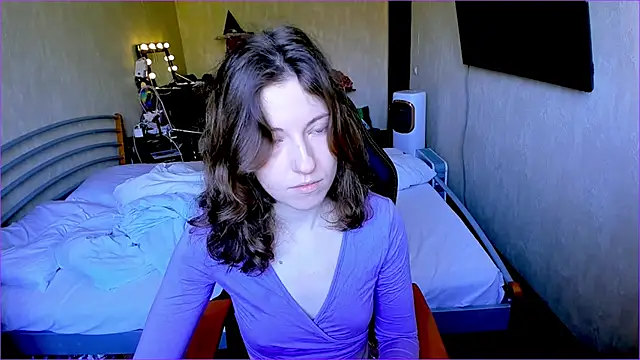 Agata in Wonderland online show from 09.17.25