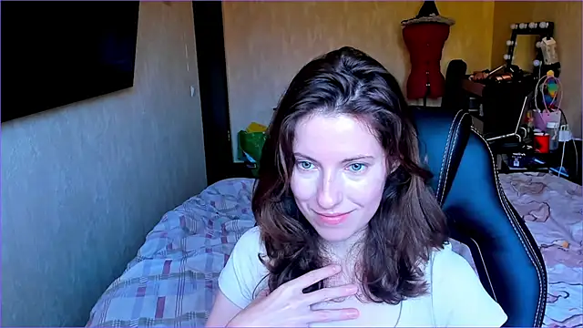 Agata in Wonderland online show from 10.03.25