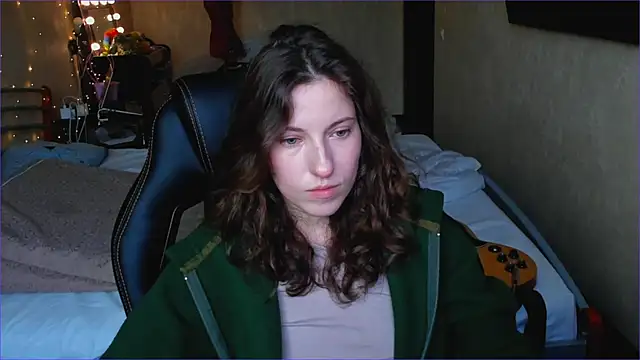 Agata in Wonderland online show from 11.04.25