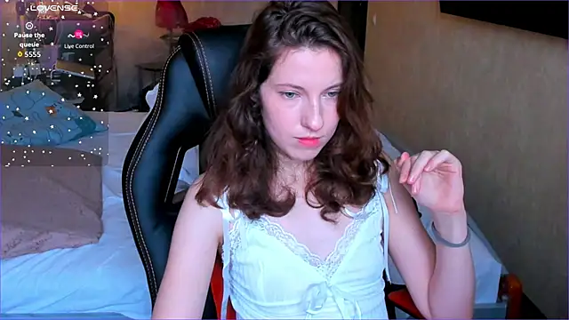 Agata in Wonderland online show from 11.06.25