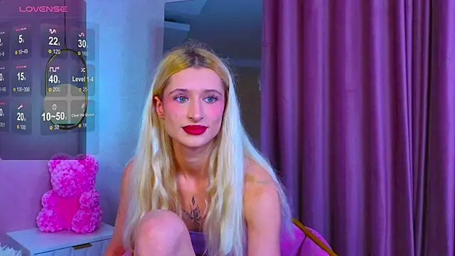 Monica Leen online show from 11.08.25