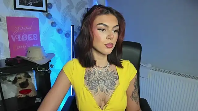 Snapshot of Nova_SIN chatting on 05.19.26 Nova SIN online show from 05.19.26