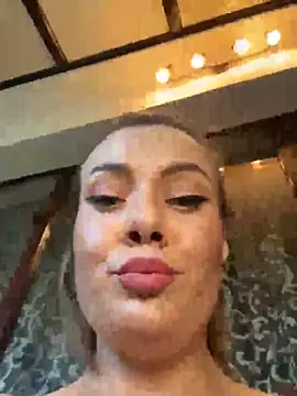 Snapshot of emmasweett11 chatting on 10.20.25 emmasweett11 online show from 10.20.25