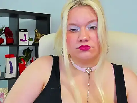 Snapshot of samantha_darling chatting on 05.27.26 samantha darling online show from 05.27.26
