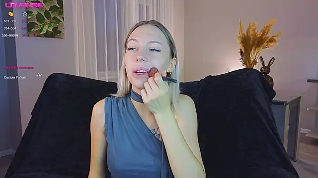 NyxaThorn online show from 10.23.25