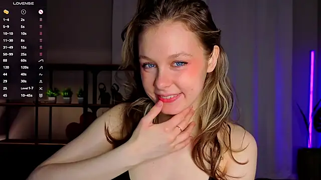 Snapshot of Tender_beauty chatting on 05.17.26 Tender beauty online show from 05.17.26
