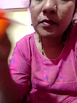 Snapshot of Aunty_Boy_143 chatting on 09.23.25 Aunty Boy 143 online show from 09.23.25