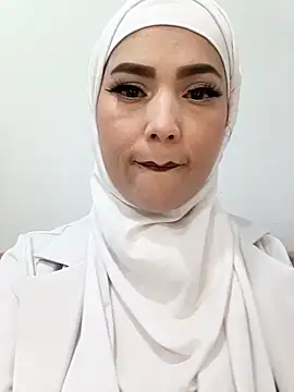 Snapshot of jamila_zair chatting on 03.21.26 jamila zair online show from 03.21.26