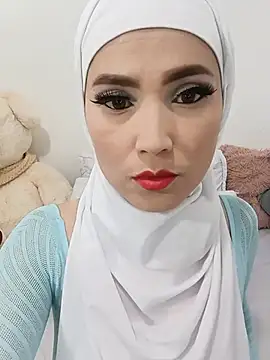 Snapshot of jamila_zair chatting on 05.23.26 jamila zair online show from 05.23.26