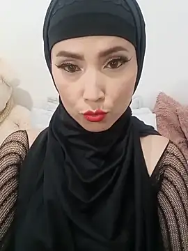 Snapshot of jamila_zair chatting on 05.27.26 jamila zair online show from 05.27.26