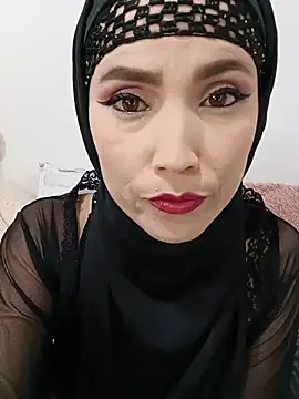 Snapshot of jamila_zair chatting on 06.18.26 jamila zair online show from 06.18.26