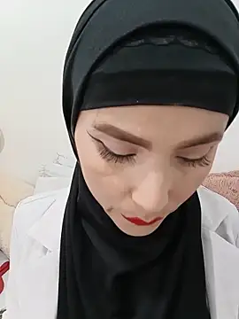 Snapshot of jamila_zair chatting on 06.19.26 jamila zair online show from 06.19.26