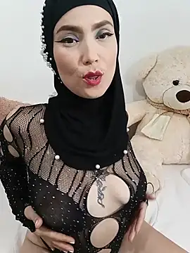 Snapshot of jamila_zair chatting on 07.28.26 jamila zair online show from 07.28.26
