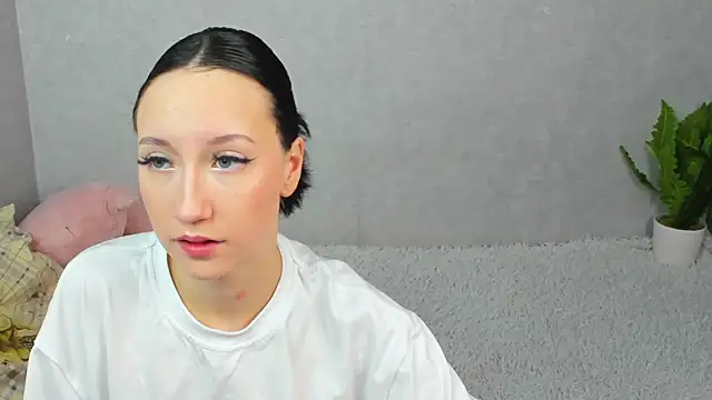 EileenMoores online show from 12.15.25